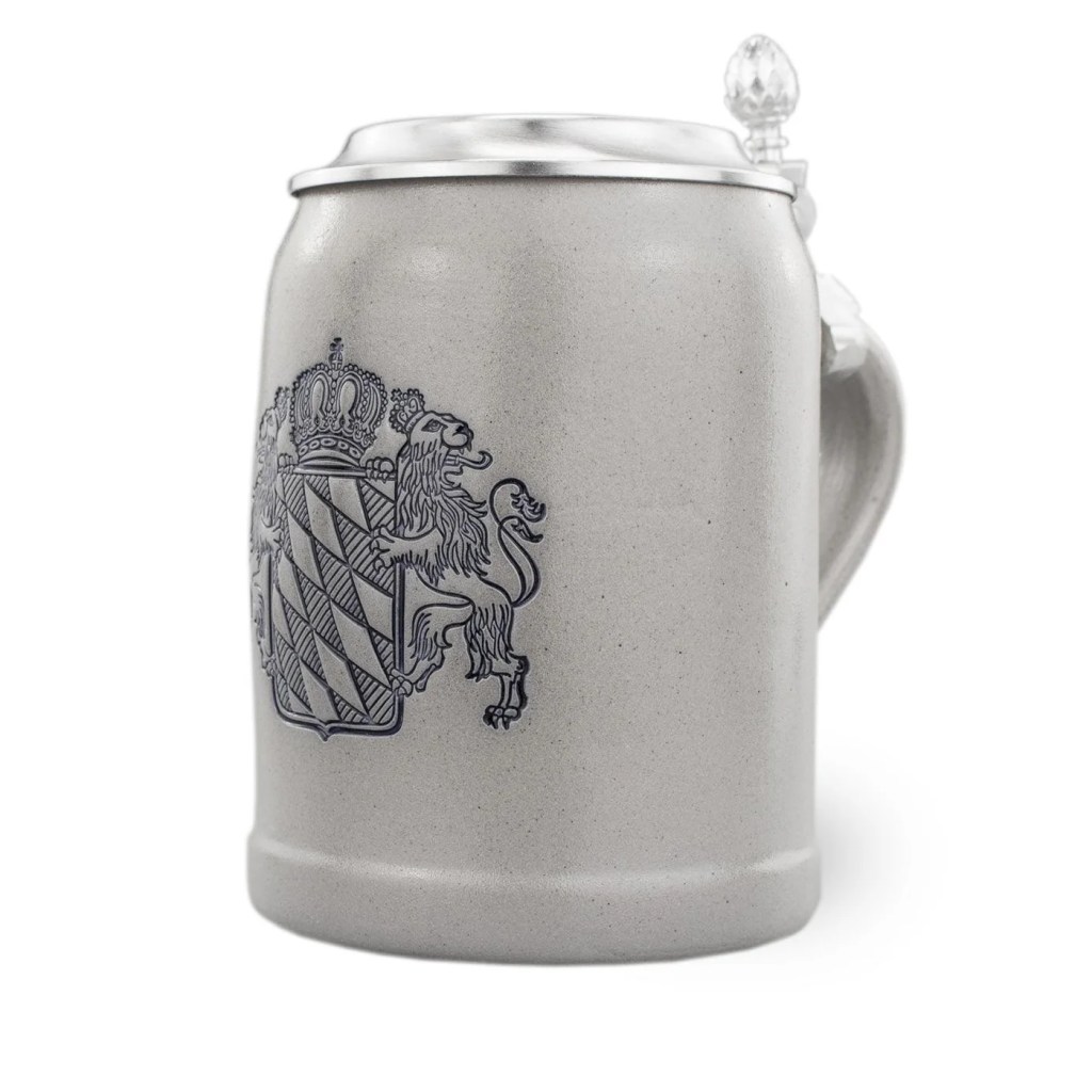 Ein Steinkrug hält das Kellerbier lange frisch und kühl