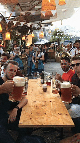 Stabile Gläser sind beim Märzen von Vorteil. Quelle: Giphy.com